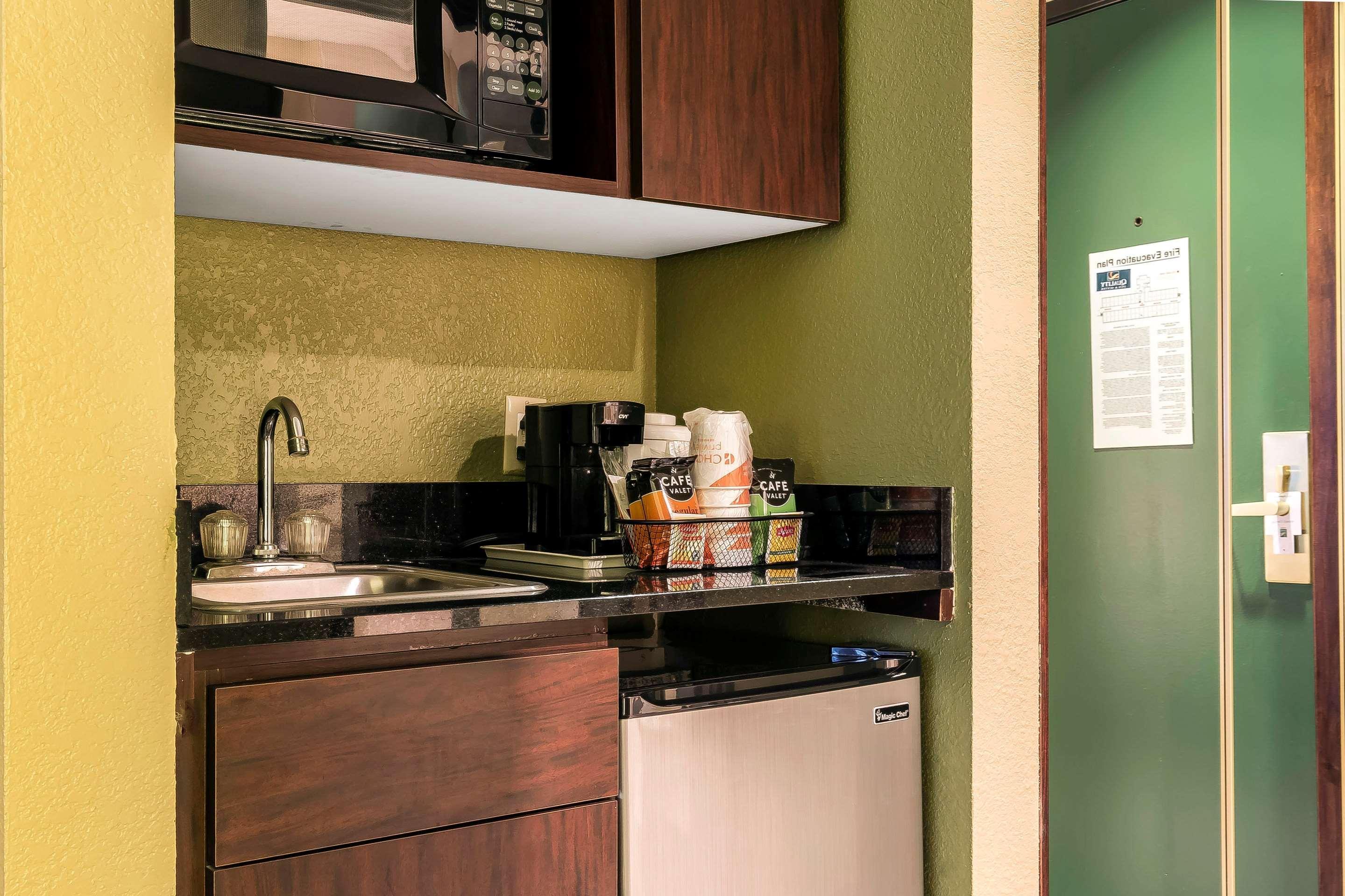 Quality Inn & Suites Columbia I-70 Extérieur photo