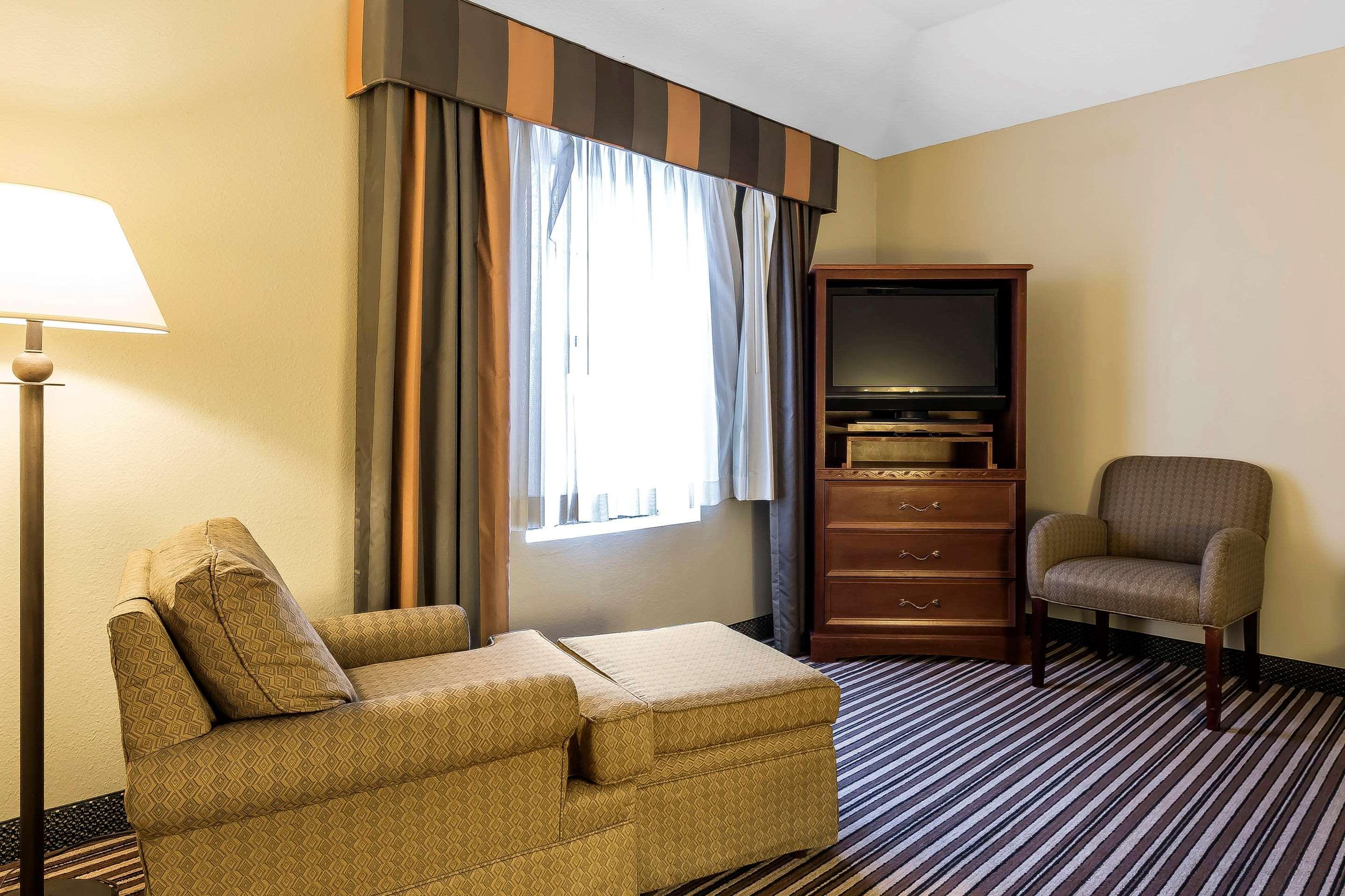 Quality Inn & Suites Columbia I-70 Extérieur photo