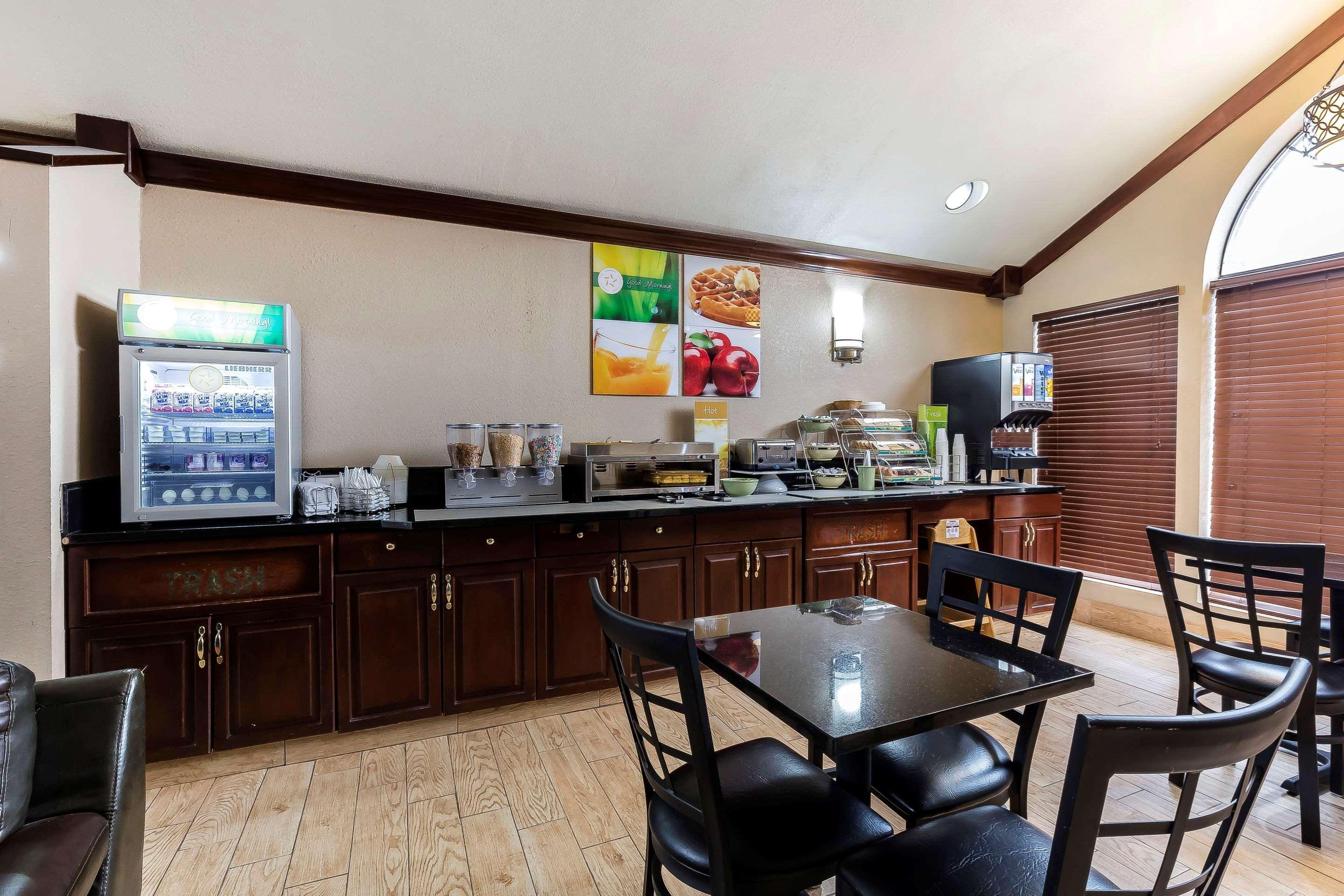 Quality Inn & Suites Columbia I-70 Extérieur photo