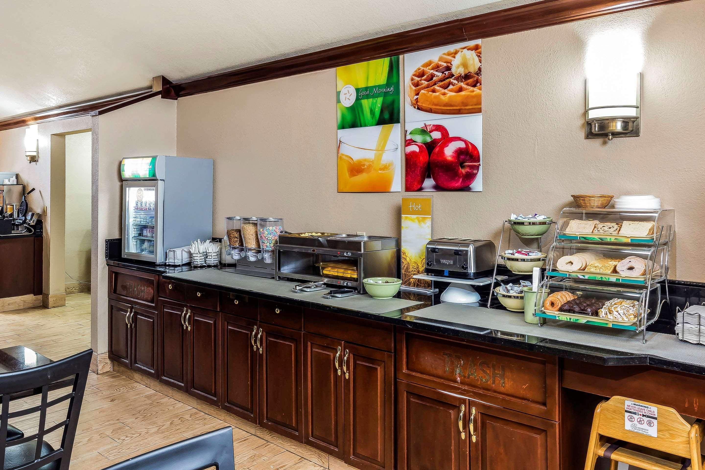 Quality Inn & Suites Columbia I-70 Extérieur photo