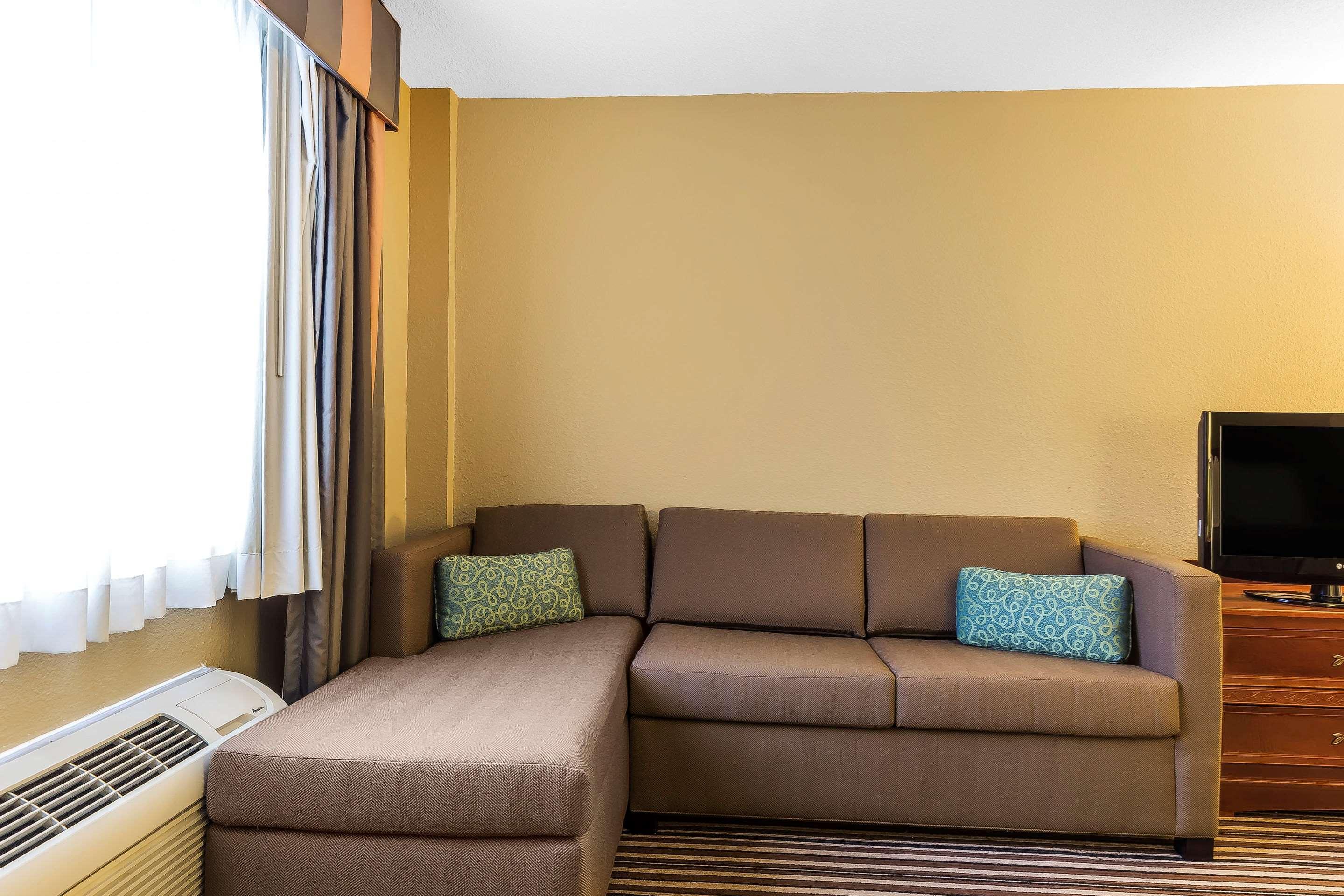Quality Inn & Suites Columbia I-70 Extérieur photo