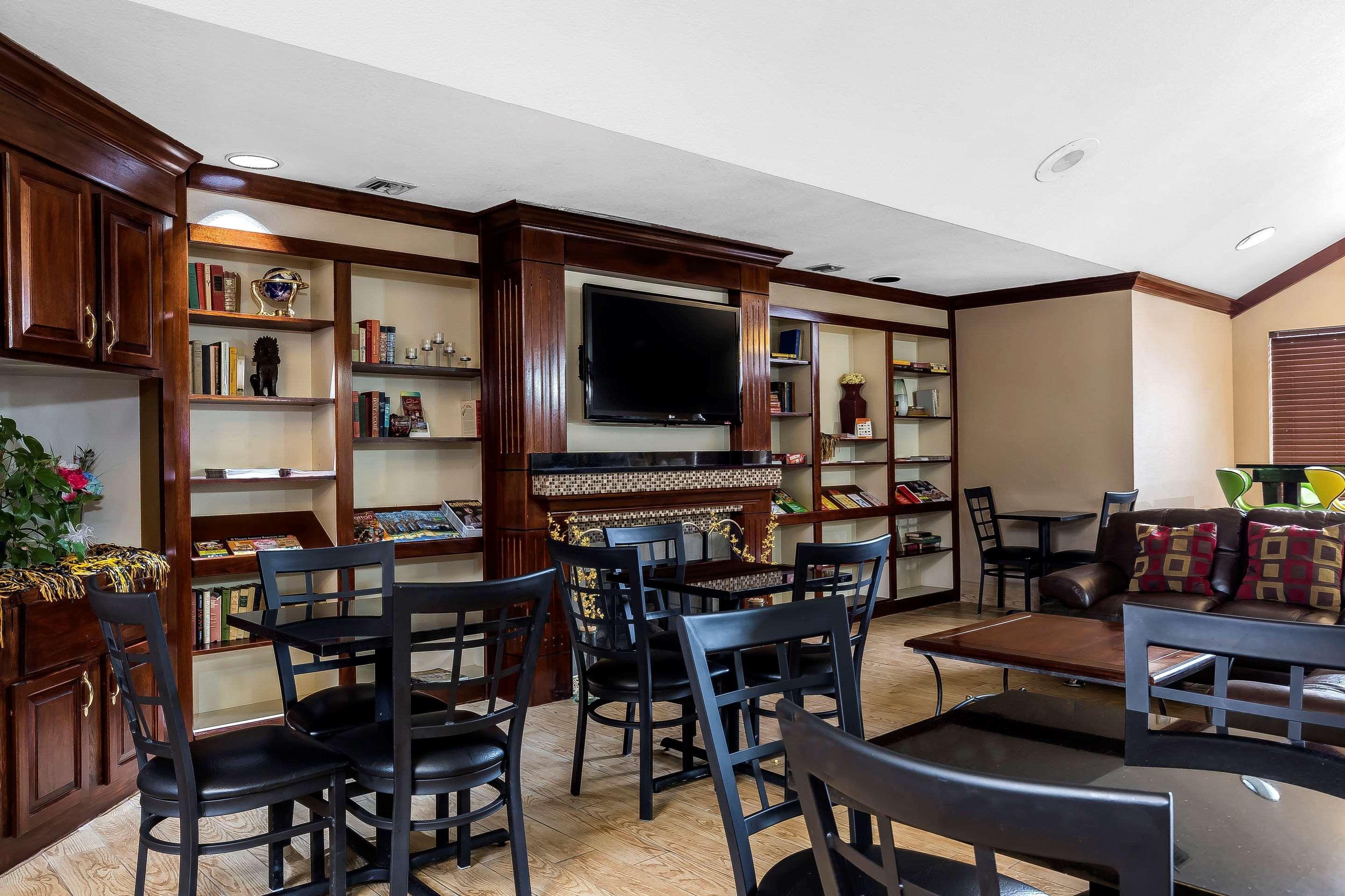 Quality Inn & Suites Columbia I-70 Extérieur photo