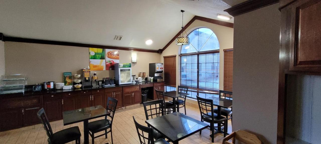 Quality Inn & Suites Columbia I-70 Extérieur photo