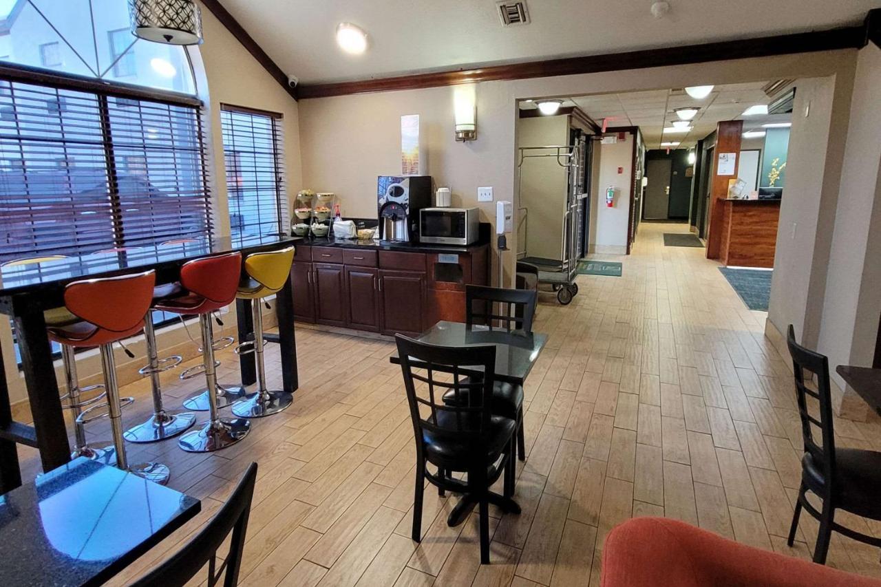 Quality Inn & Suites Columbia I-70 Extérieur photo