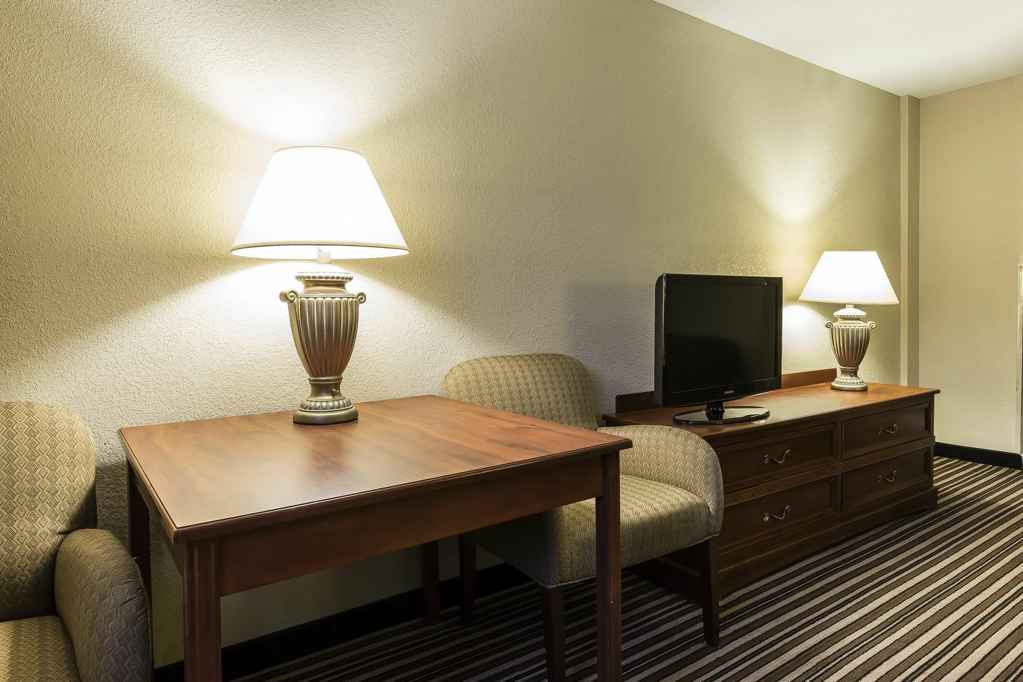 Quality Inn & Suites Columbia I-70 Extérieur photo